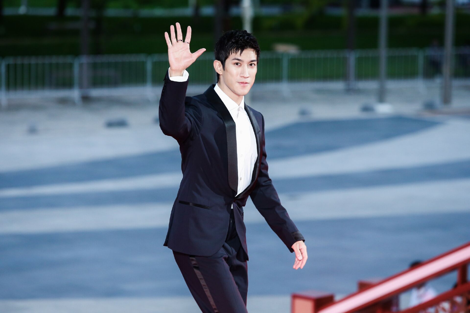 北影节闭幕式众星云集，收视率持续攀升，《云霄之上》成大赢家