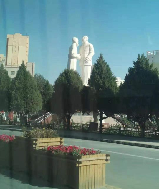 1958年，毛主席对库尔班说：谢谢你，这么远还要骑着毛驴来看我