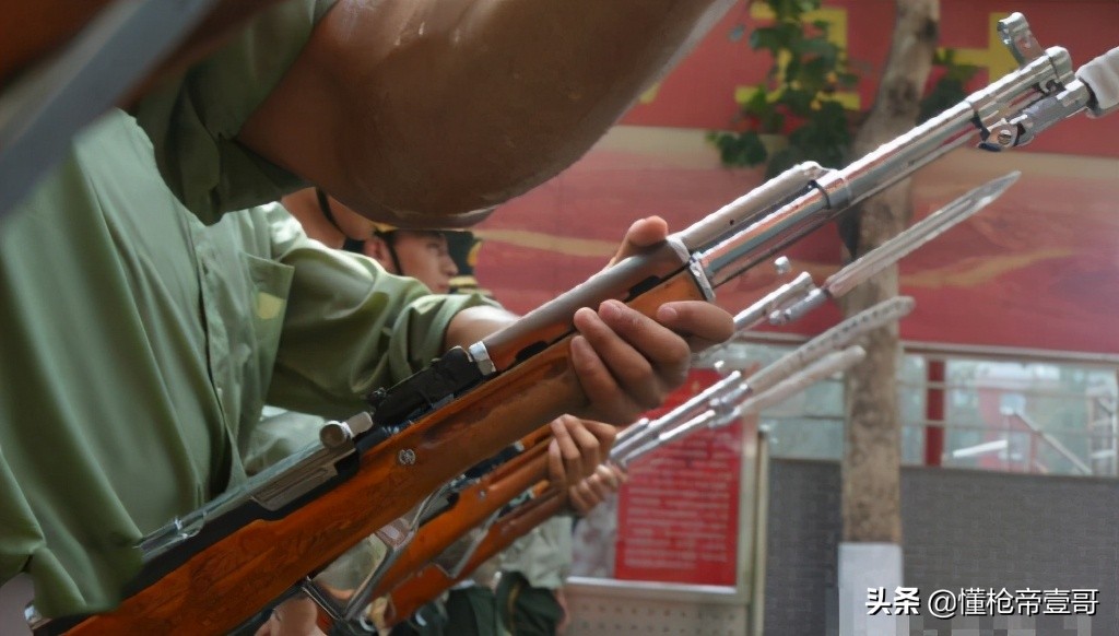 香港警察用什么步枪,ak47第一次阅兵
