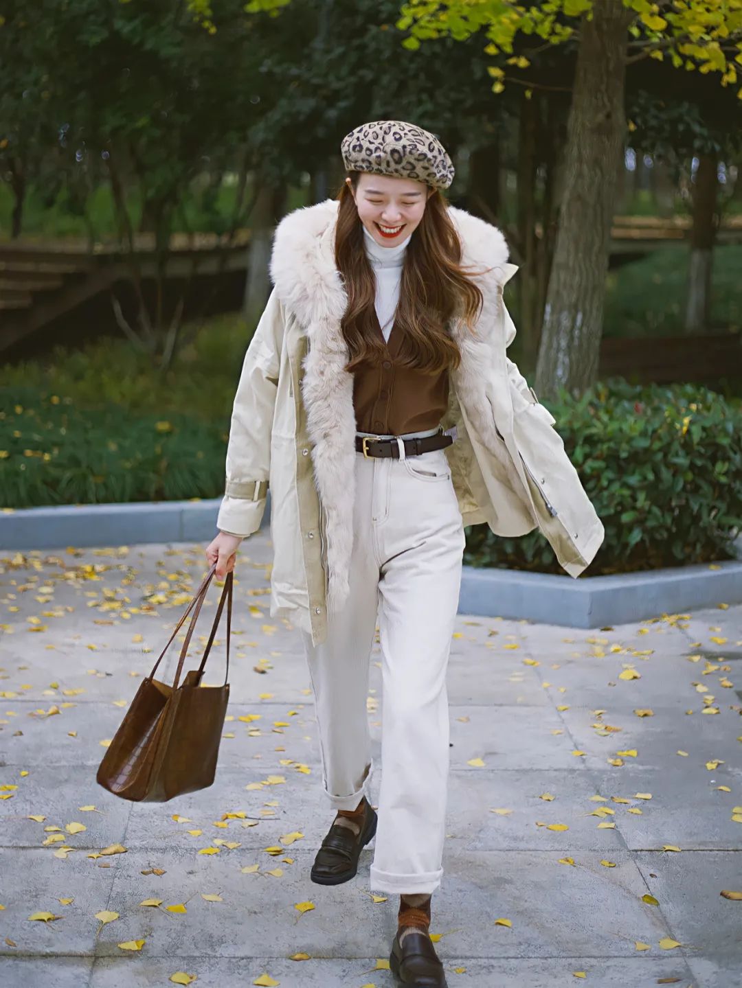 冬季好看的羽绒服款式,冬天羽绒服挑什么颜色不老气洋气