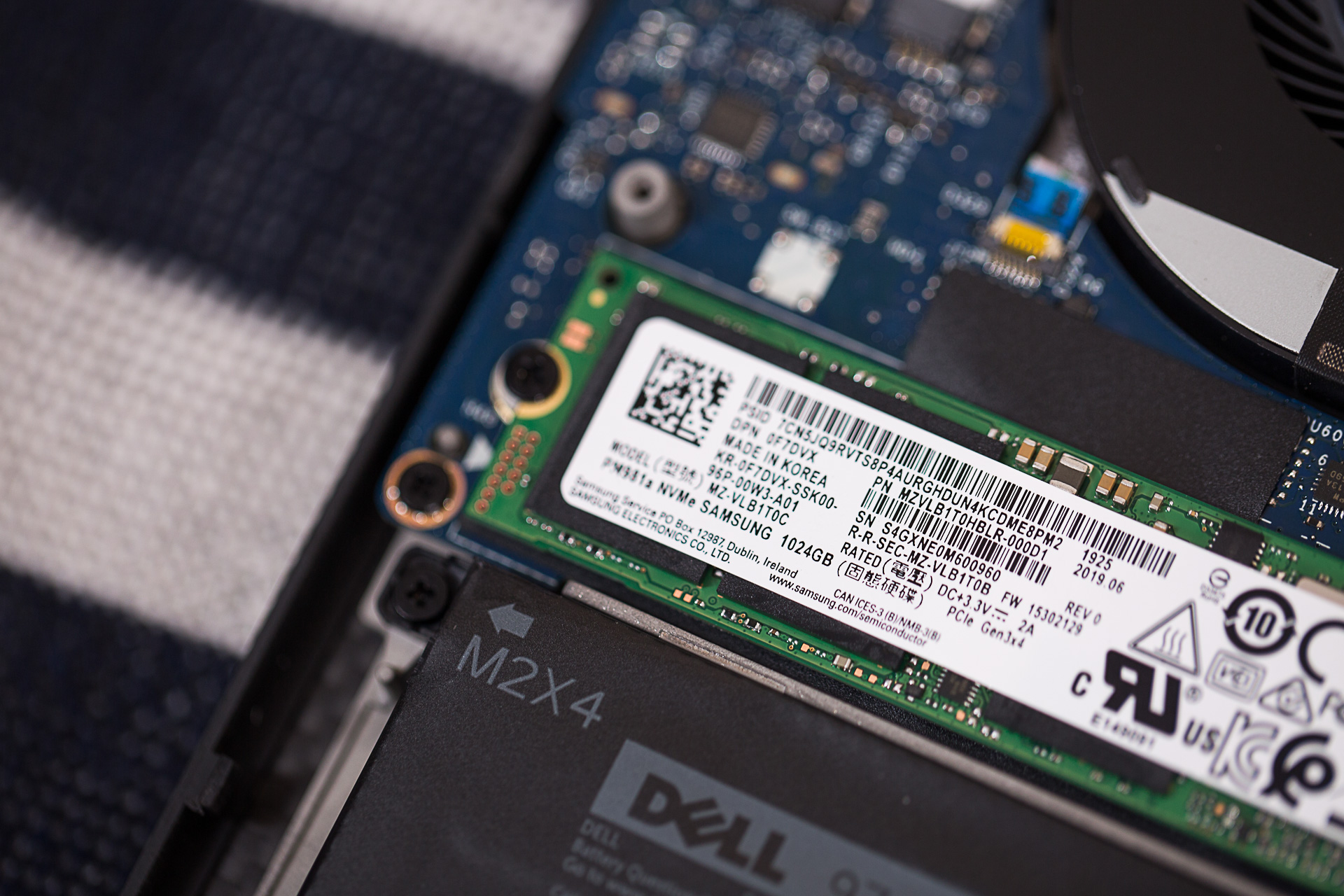 戴尔xps157590屏幕刷新率,dellxps159570测评