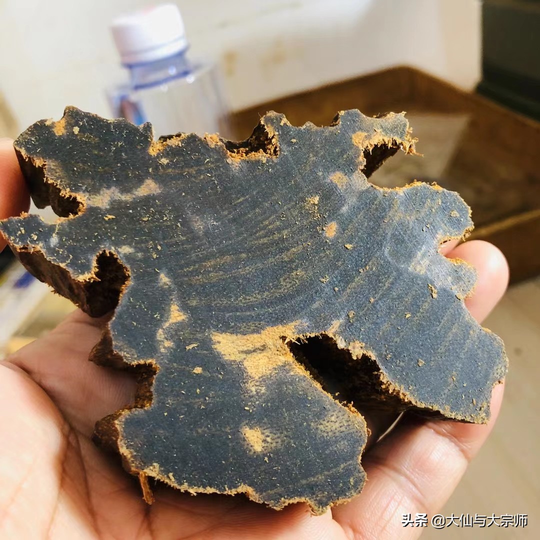 1串43克的绿奇楠手串目前价位多少,100元左右的奇楠手串是真的吗