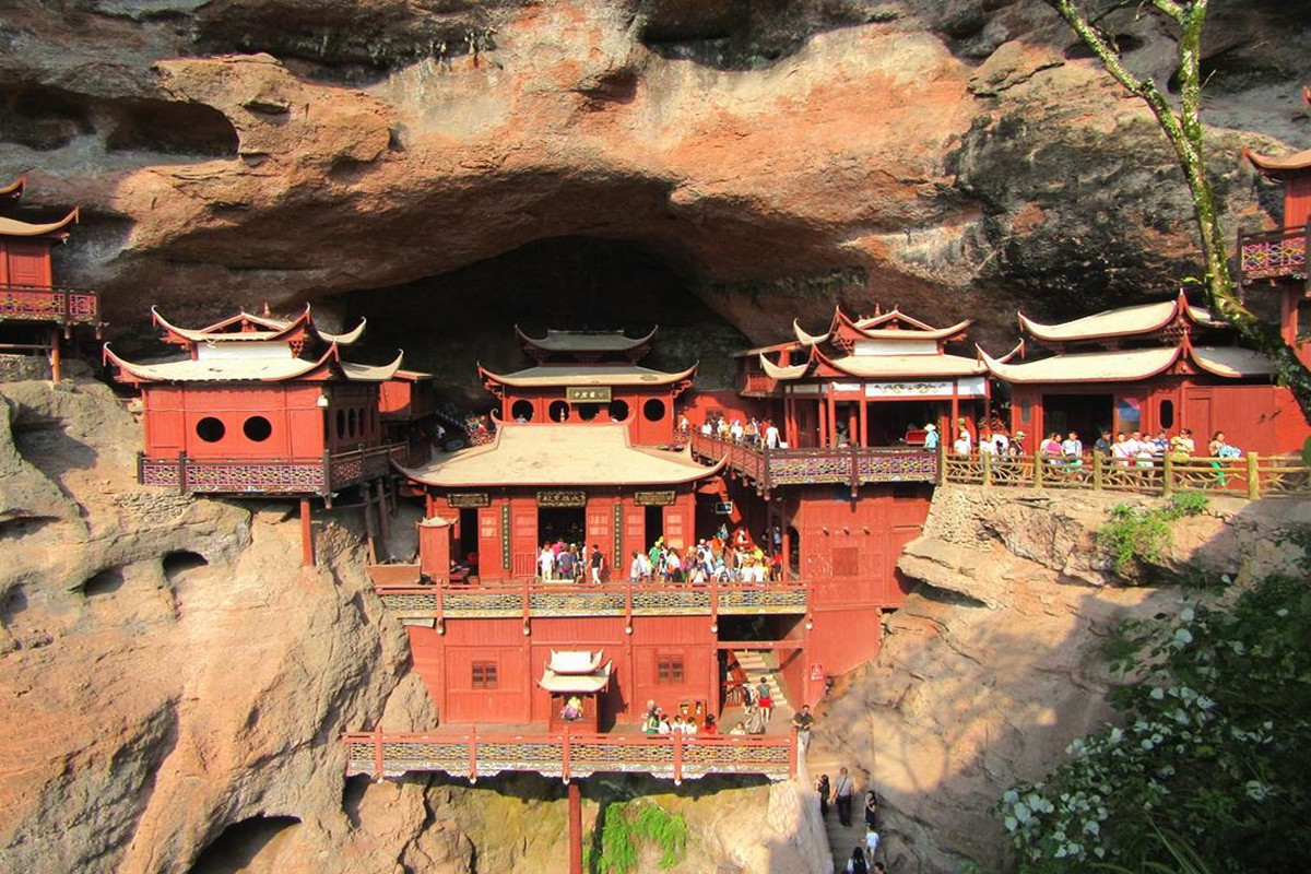 福建一座半山腰建有寺庙,福建荒废古寺庙