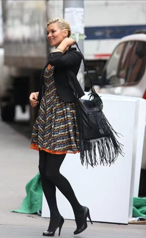 连裤袜要怎么穿才好看,厚的裤袜要怎样搭配才不low