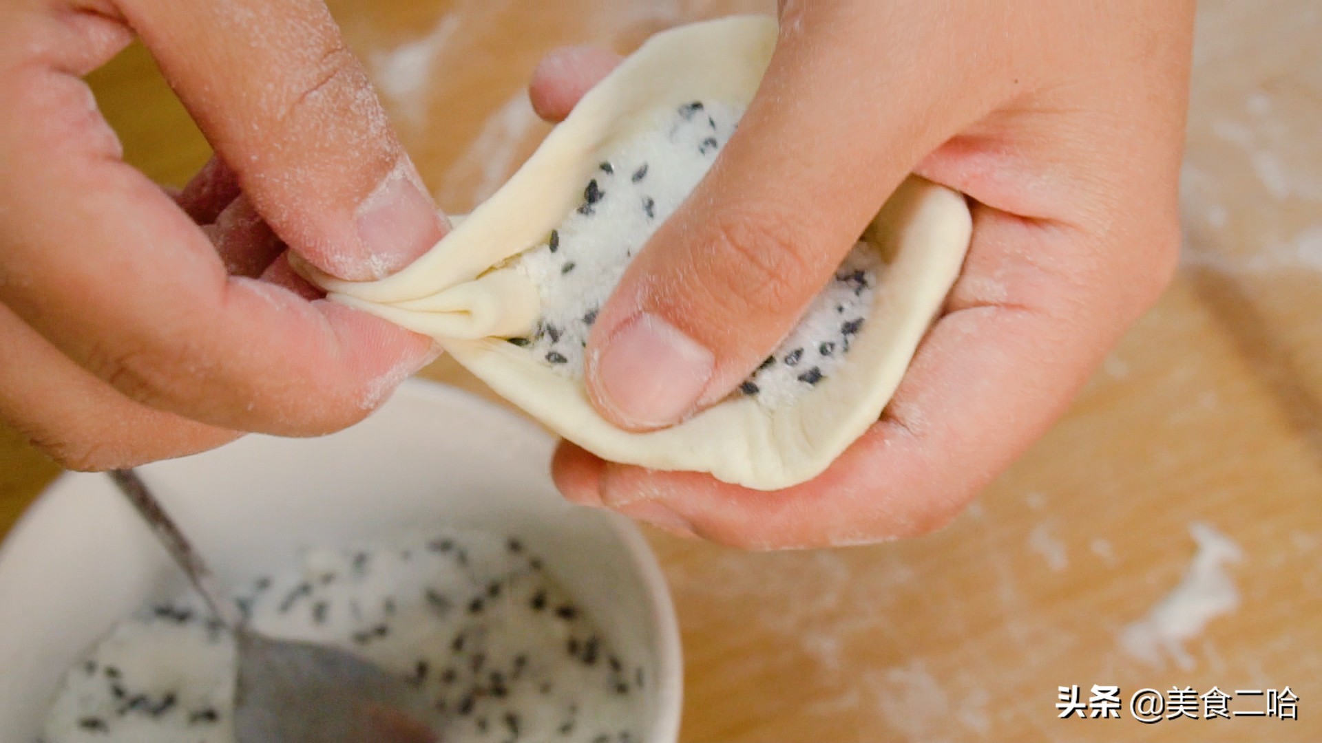 家常发面糖饼怎么做又软又好吃,烫面小糖饼家庭怎么做酥脆松软