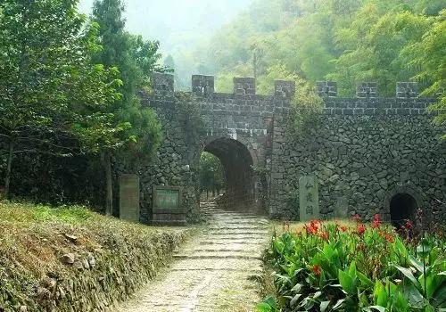 杭州有哪些地方适合爬山或徒步,杭州周边自驾游哪些地方推荐一天