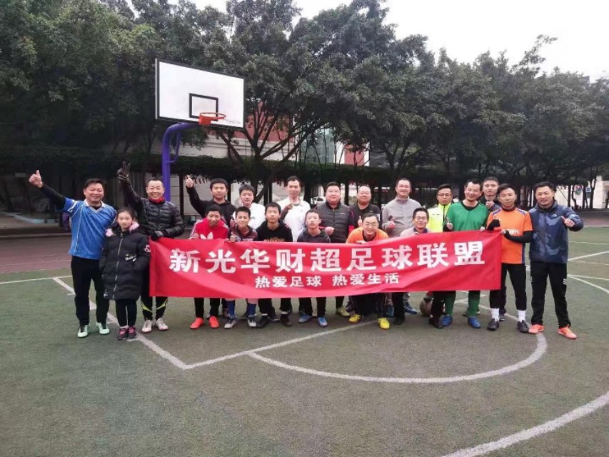 每一个努力打球的人都值得被尊重,每一个认真踢球的人都值得尊敬