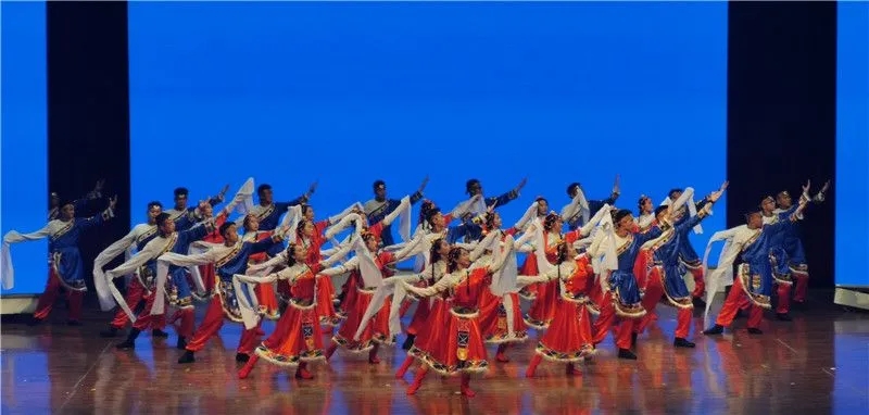 山东铝业职业学院空乘报的人多吗,山东铝业空乘专业礼仪