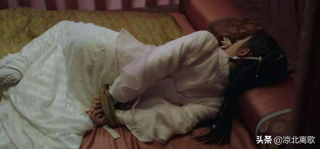 鞠婧祎演被绑架像咬化妆棉,鞠婧祎被绑架戏冲上热搜第一名