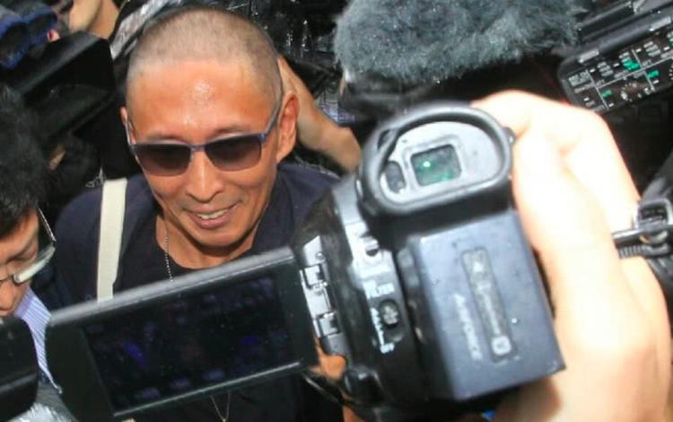 钮承泽被曝性侵后剃光头现身警局：我已被判处“死刑”