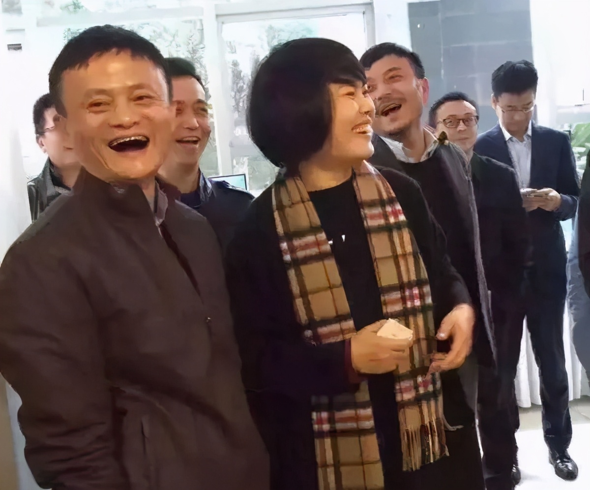 阿里娶芒果、爱腾被催婚，“亲如一家”的长视频能赚钱了吗？