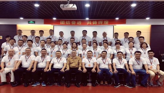 “好吃”是这近3000家卤制品店的制胜法宝，想加盟排队等