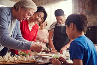 春节你是选择回家还是旅游过年,过年你是选择回家还是加班