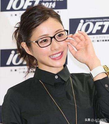 郑爽、刘诗诗、迪丽热巴等女星戴眼镜——这就是明星跟素人的差别