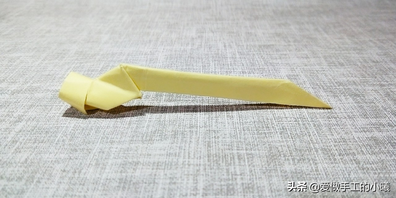 最简单的折纸金刚狼爪教程,用折纸折金刚狼爪