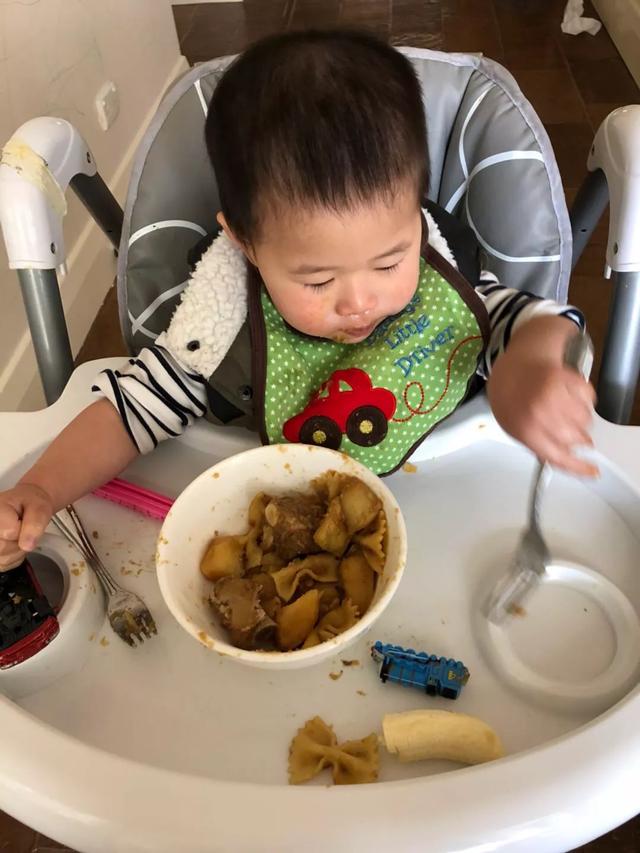 新生妈妈母乳喂养小知识,宝宝母乳喂养初次应该吃什么辅食