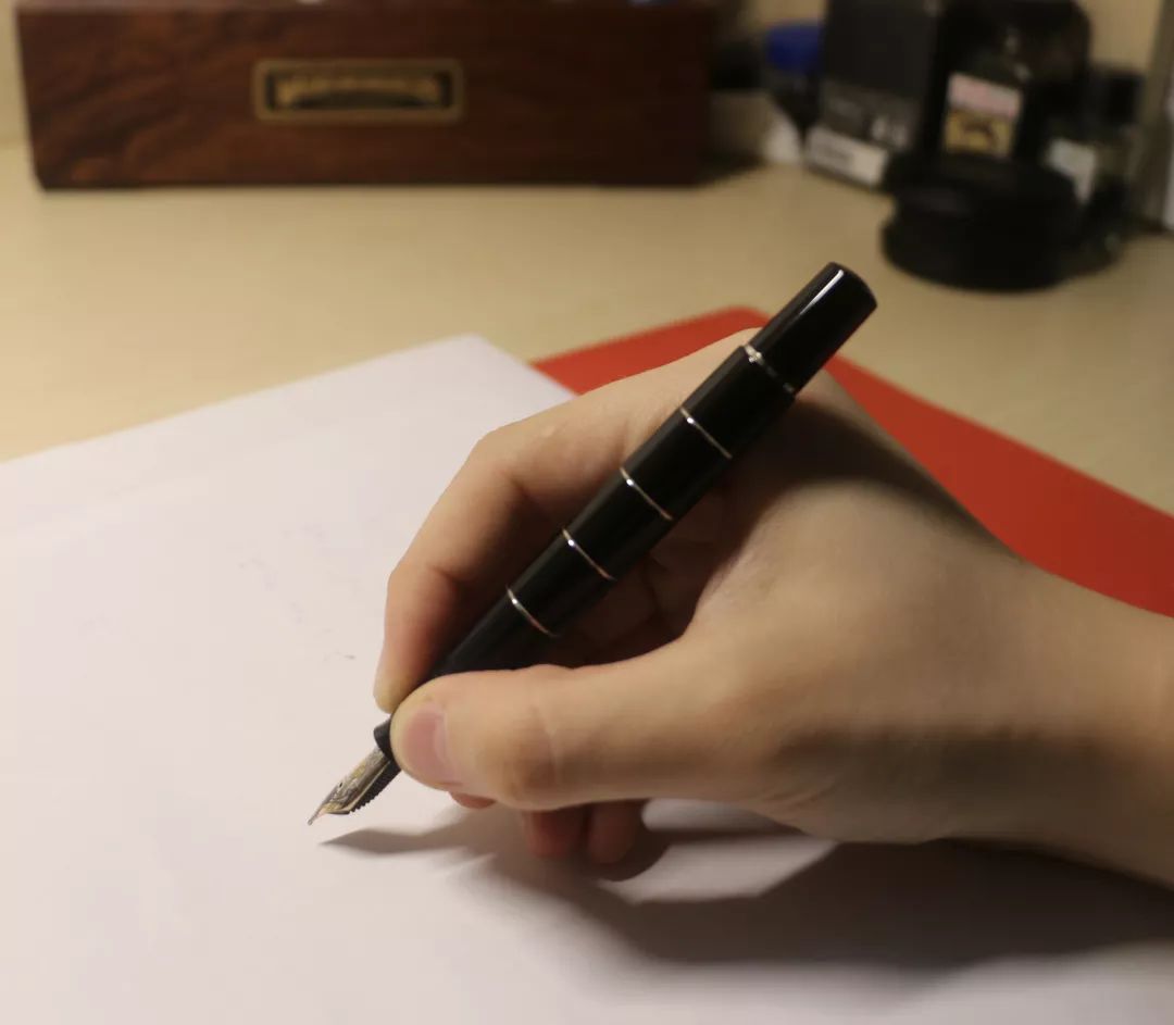 百利金钢笔适合新手吗,百利金钢笔写感最好的是哪款