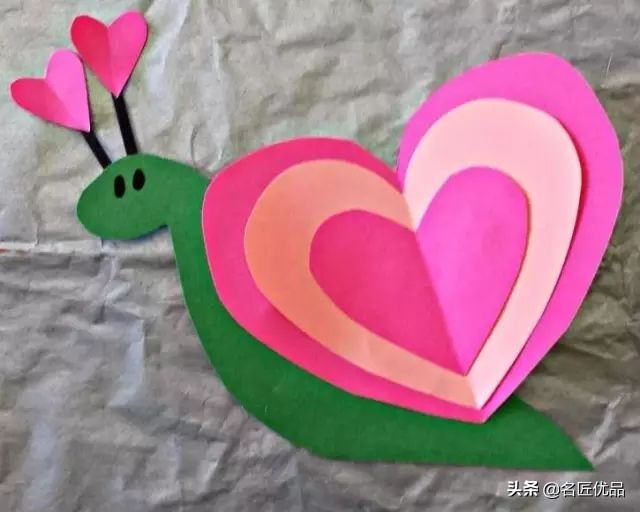 看别人剪新年剪纸很好看,怎么用剪刀来剪新年剪纸