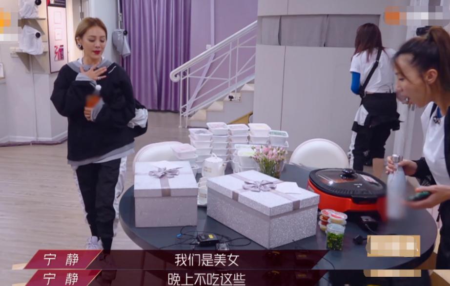 披哥社交名场面,披哥自律