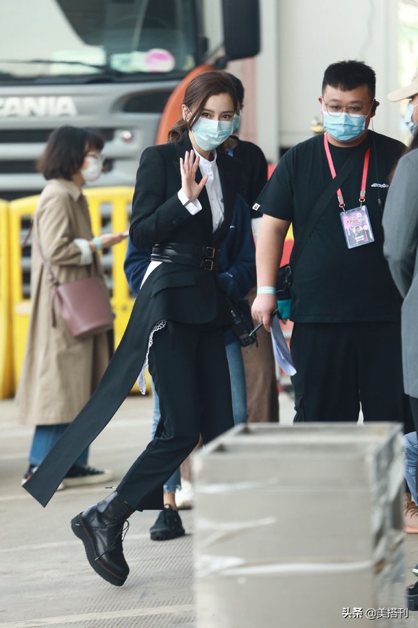 杨颖综艺造型照片,杨颖穿马丁靴