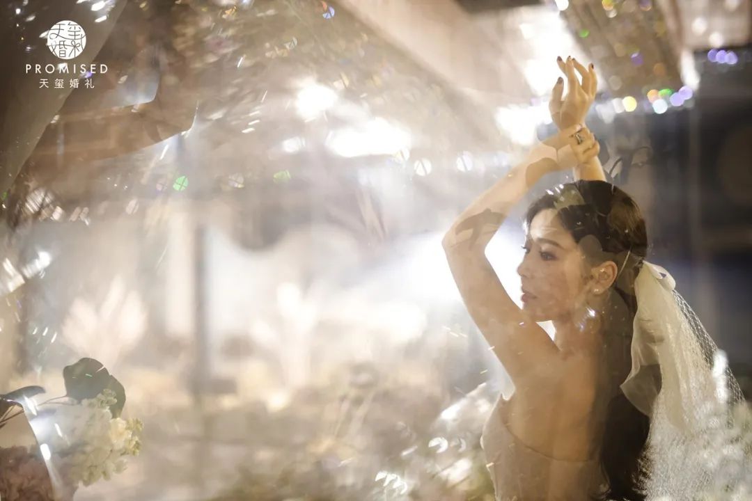 迪拜奢华梦幻婚礼布景,迪拜奢华婚礼布置过亿