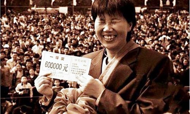 90年代抓奖风潮,2元摸奖抽摩托桑塔纳