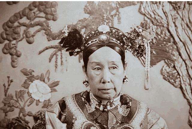 奔驰中国第一任车主,第一代奔驰车主是谁