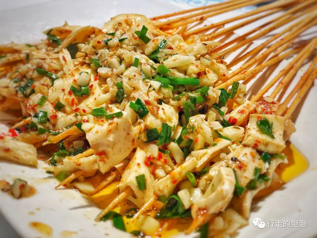 「岳阳攻略」被誉为“湖南夜宵扛把子”的烧烤城，还是小龙虾基地