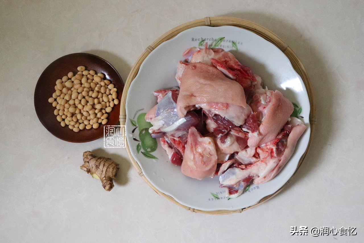 猪蹄炖黄豆怎么做才会奶白,黄豆炖猪蹄不加料酒