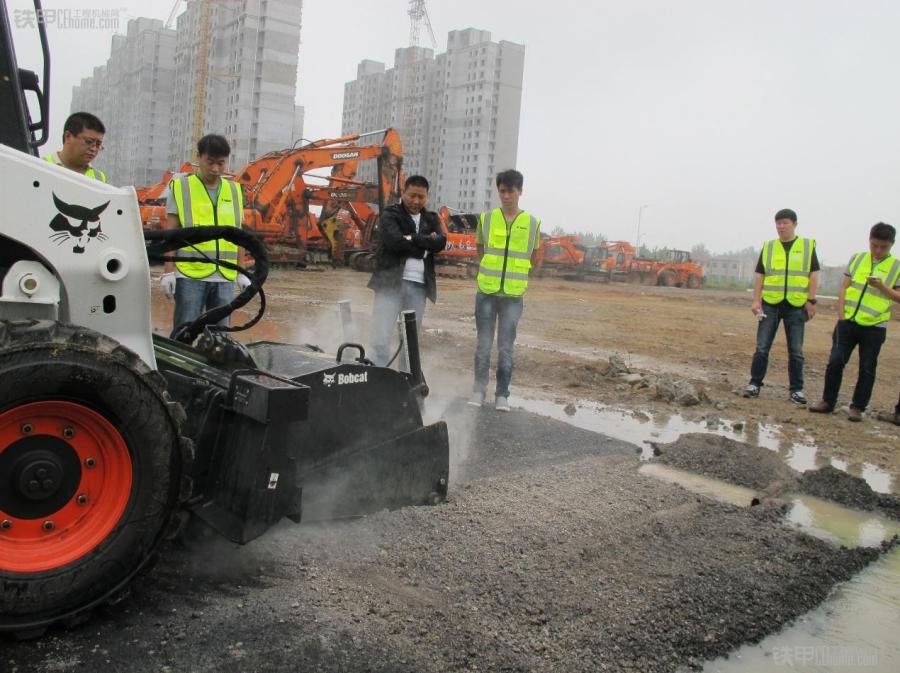 山猫滑移装载机最高能升多少米,山猫滑移装载机算什么机种