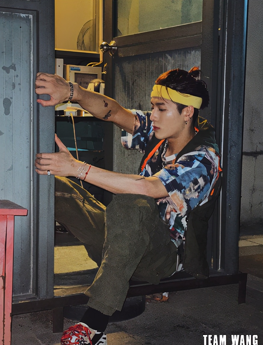 港风风范的港男,港风复古风穿搭男