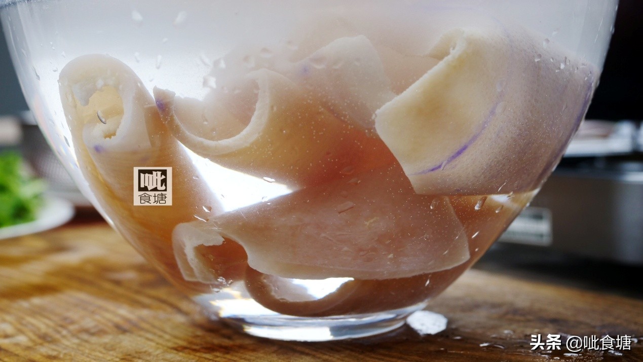 猪皮可以有几种方法吃,猪皮好吃又简单家常做法