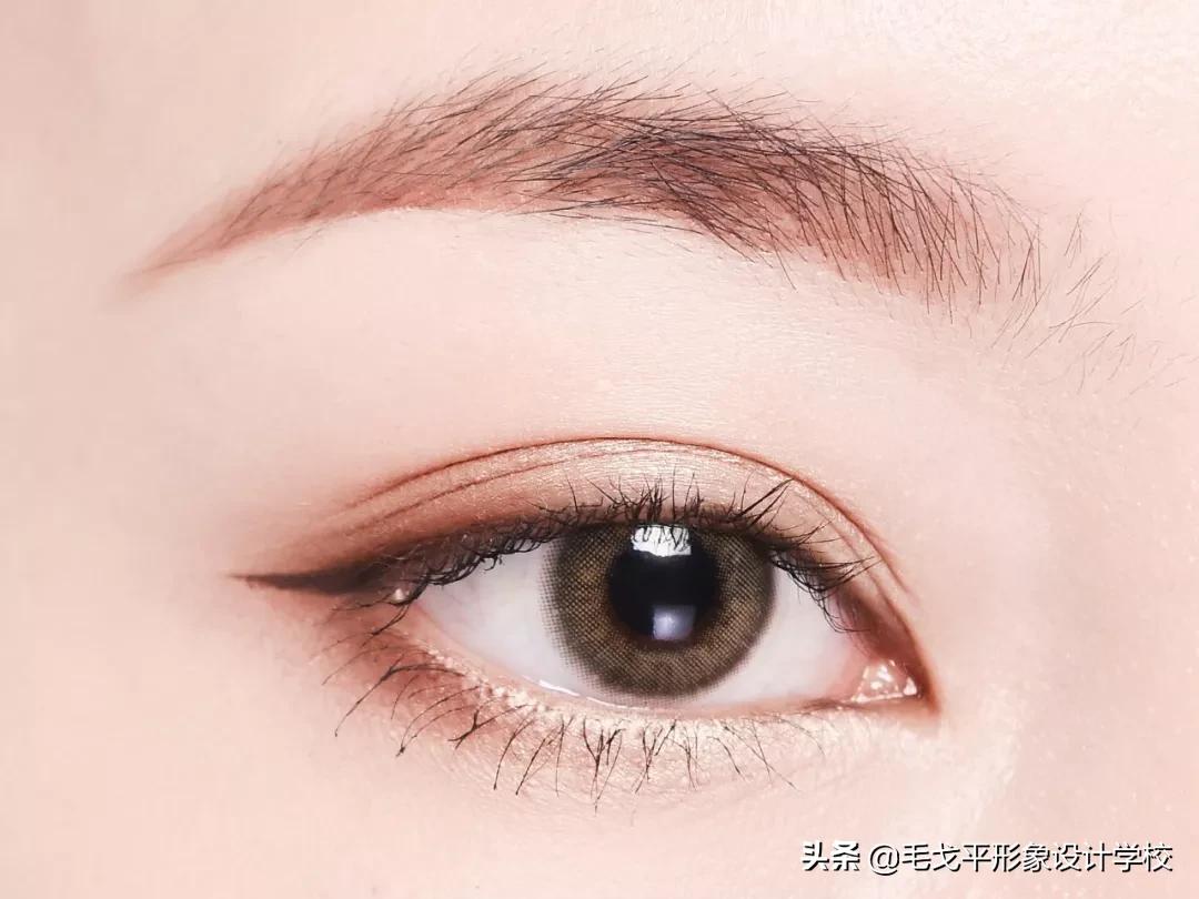 日常眼妆这样画自然清爽更耐看,日常眼妆小技巧三步轻松搞定眼妆