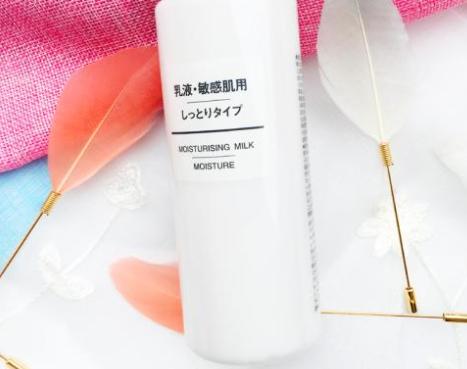 什么是祛痘痘精华乳液,痘痘肌适合的护肤品去闭口