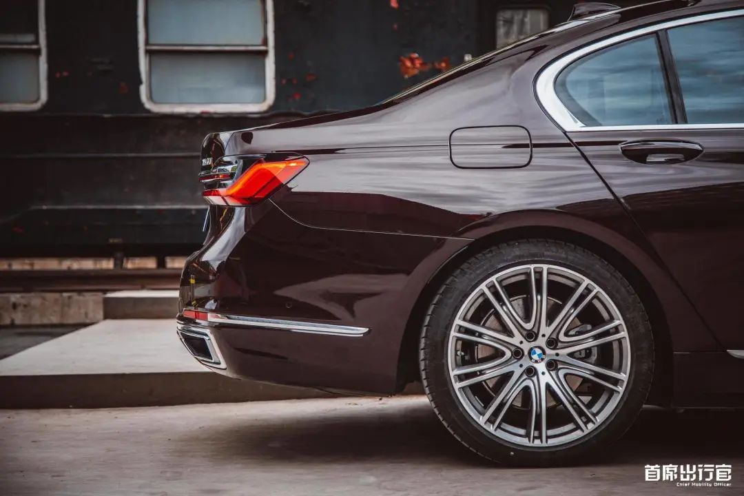 一台宝马740,一辆宝马740