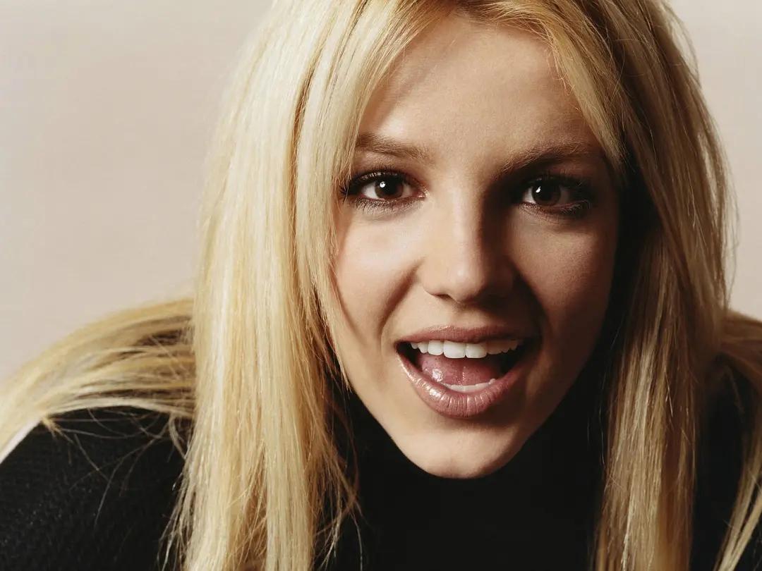 布兰妮自曝被父亲虐待13年,超模布兰妮现状