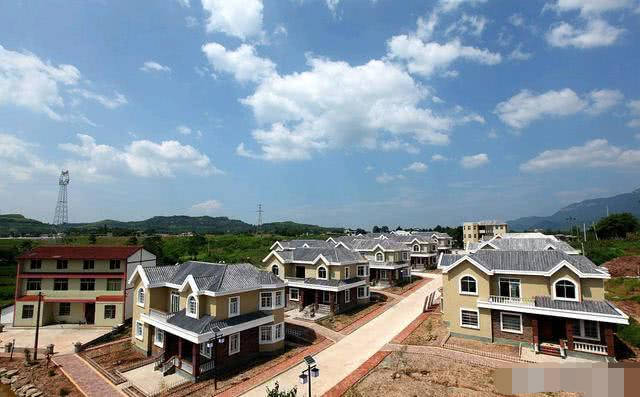 农村买房和买土地哪个更好,在荆州买房是城里好还是城外好