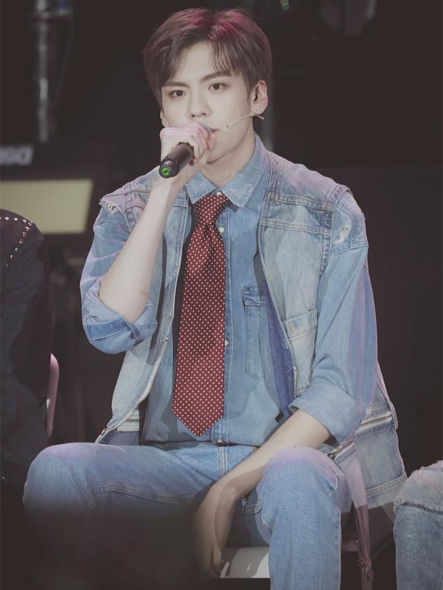 毕雯珺被朱正廷拉领带,朱正廷毕雯珺偶练总决赛拉领带