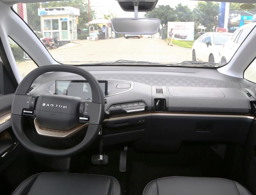 朋友劝我买奥迪奔驰我选择了宝马,朋友劝我买五菱