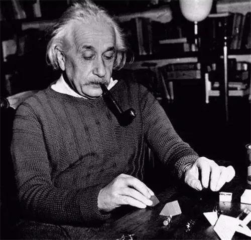 爱因斯坦死前跟护士说了什么,爱因斯坦死后大脑被怎么处理了