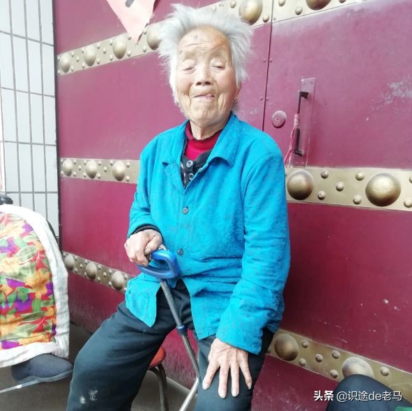 问老人高寿是指多少岁,农村老人探访具体情况