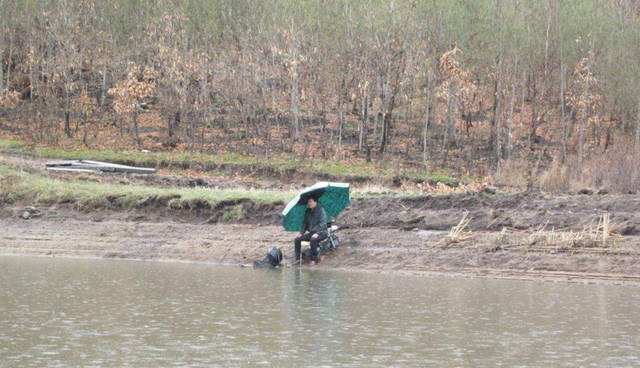 下雨天不能钓鱼吗?学习会这几种天气因素让你,鱼获满仓