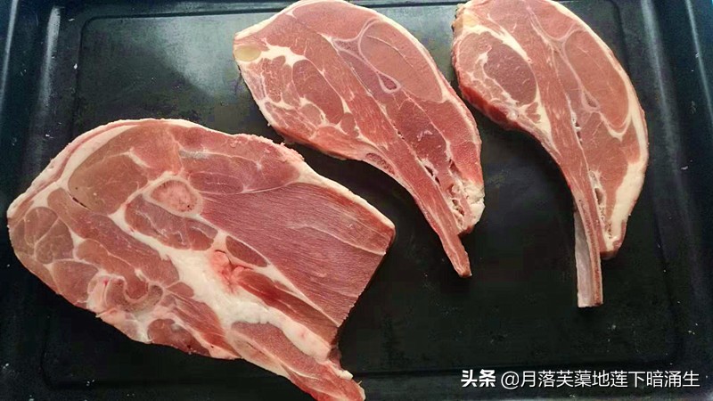 橄榄杏香煎羊扒做法,煎羊前腿排的家常做法