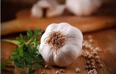 怎样预防牙龈萎缩恢复小妙招,牙龈萎缩应该看牙医还是看医生