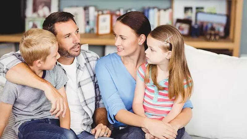 男童被老师集体拍照,幼儿园男老师被偷拍