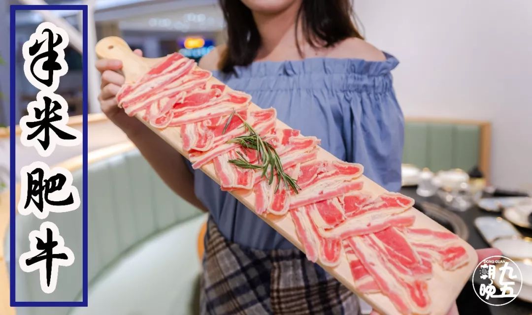 东莞首家火锅+烤肉一体涮就在万江家汇城，几百人排队等着吃