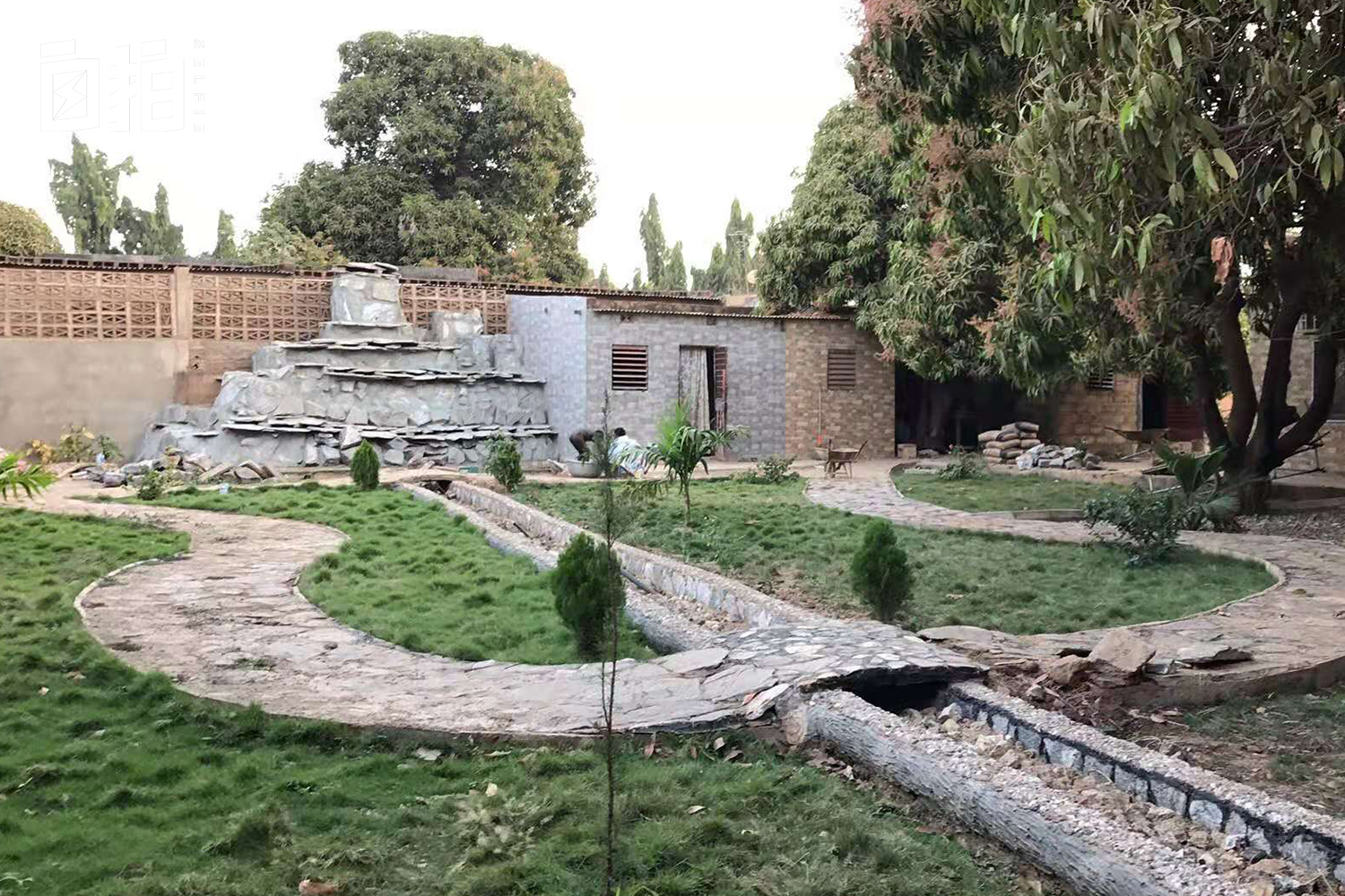 我,曾经的英语老师,在非洲创业被人用枪顶头,如今公司资产过亿