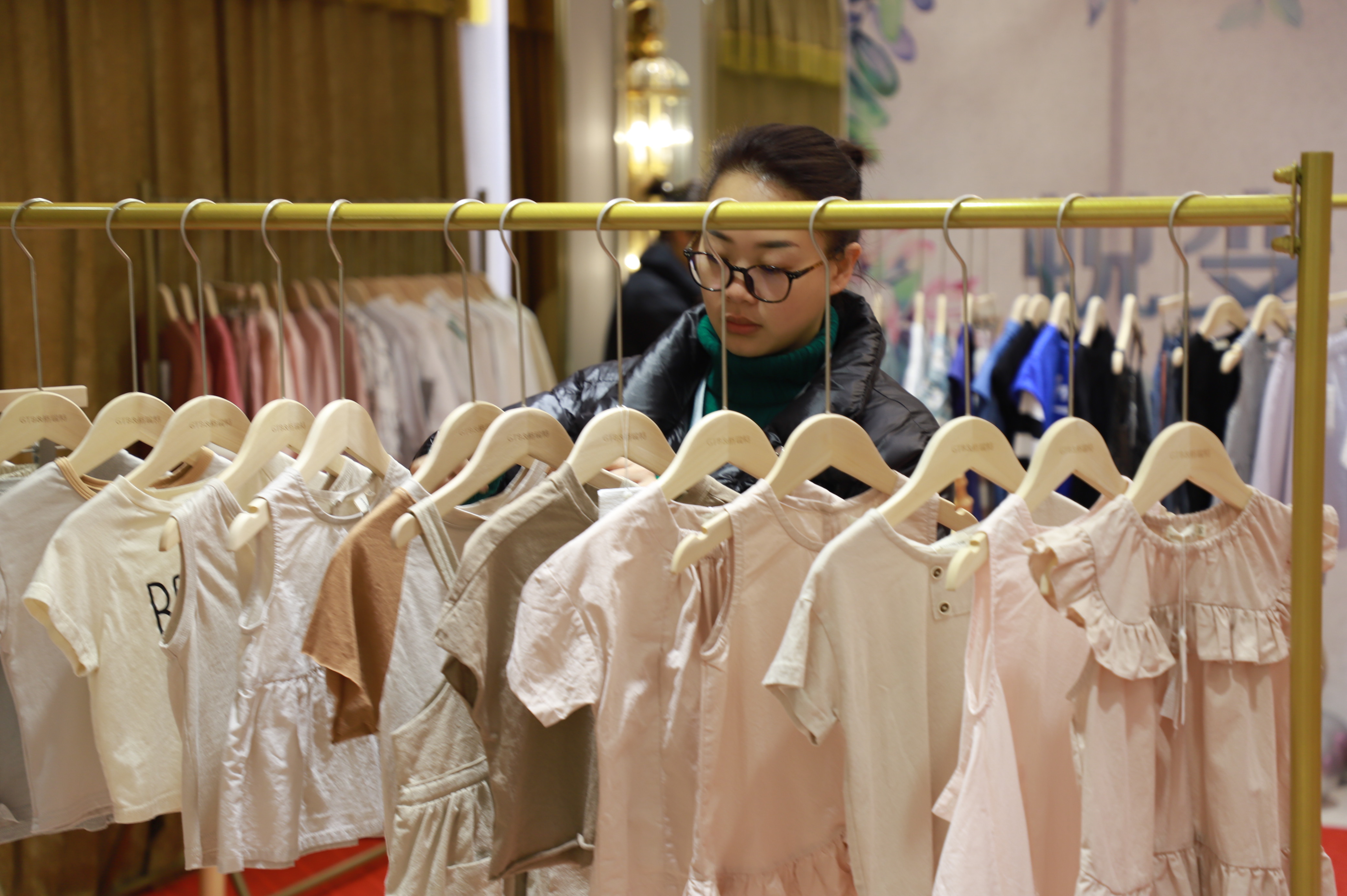 新手湖州织里童装批发怎么拿货,开童装店去织里哪里拿货