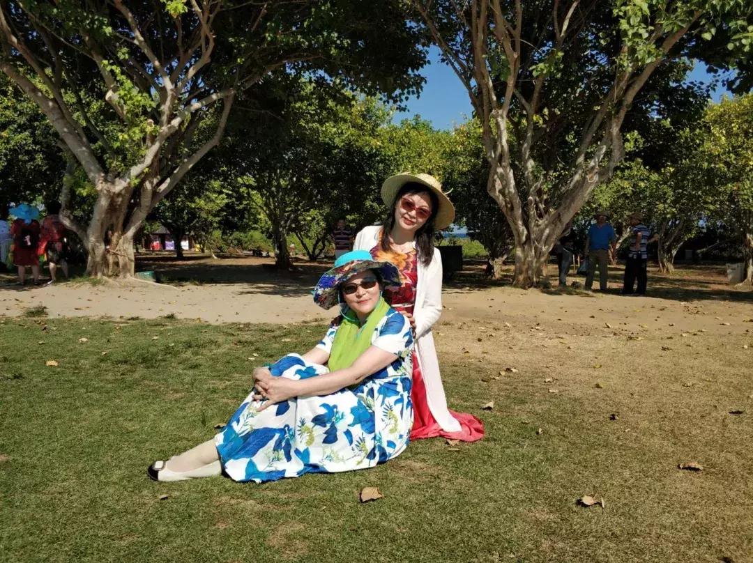 大妈拍照经典15个动作图片,中年大妈拍照摆拍动作