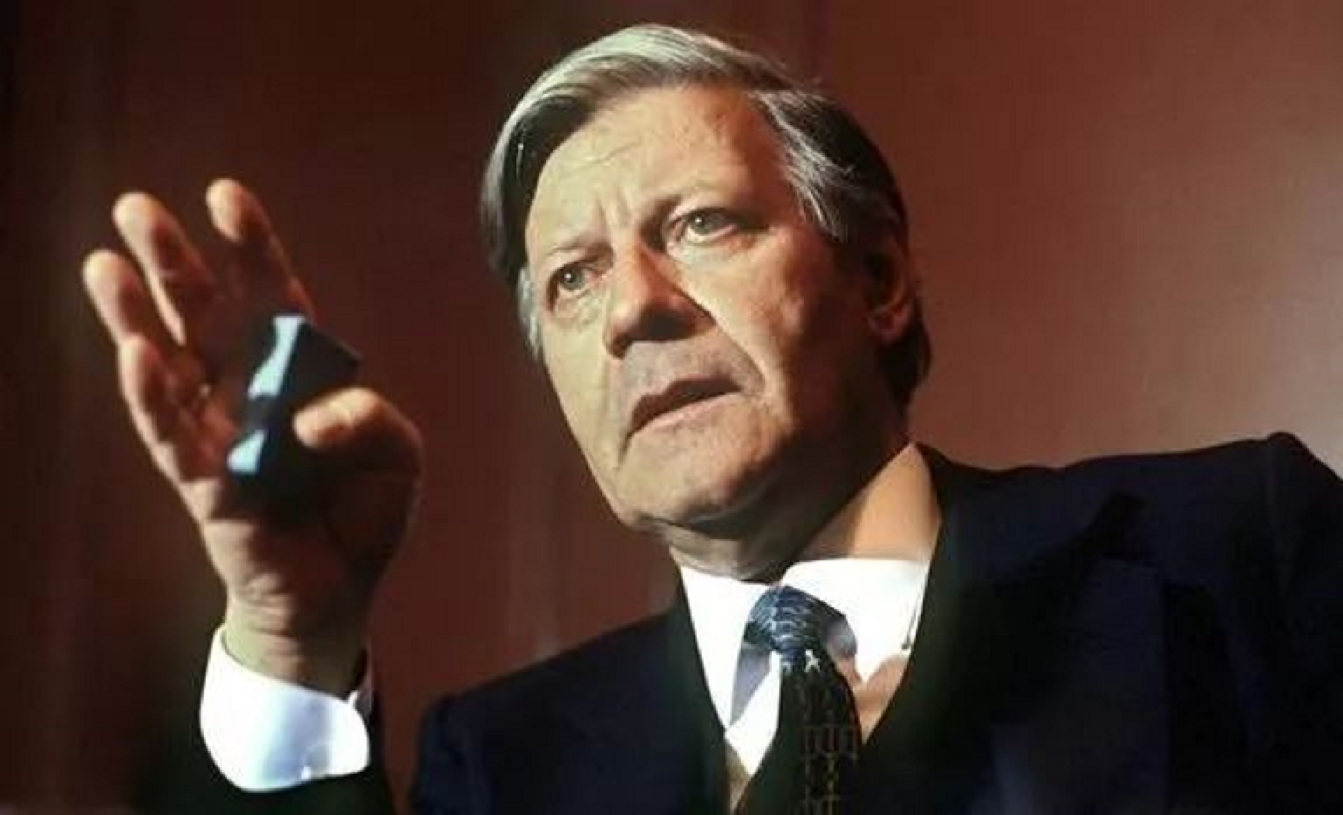 从战俘到总理，积极促进中德建交，“欧洲基辛格”施密特传奇人生